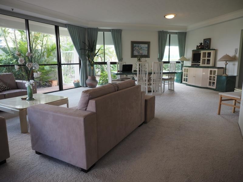 2/7 Oatland Esplanade, Runaway Bay QLD 4216