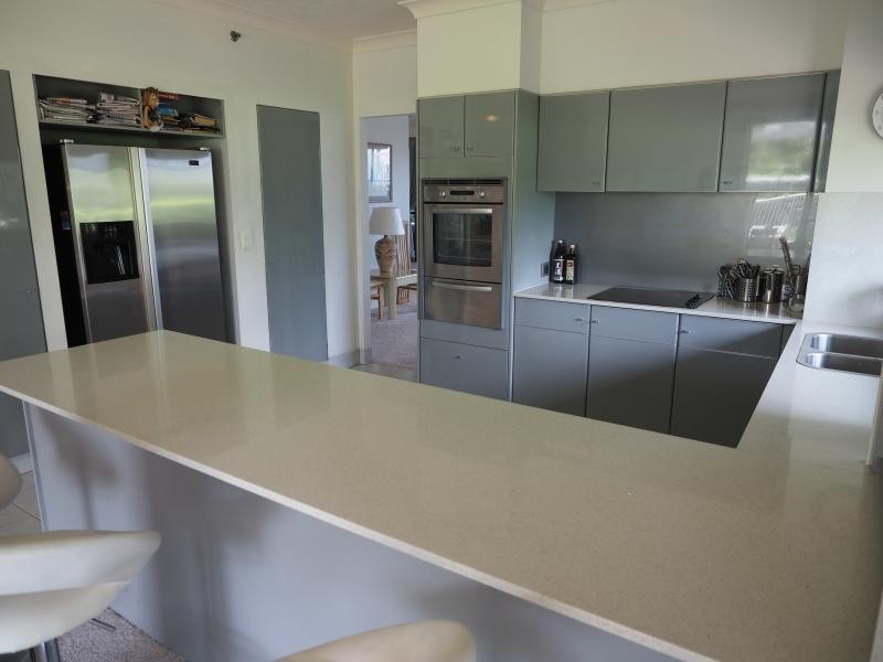 2/7 Oatland Esplanade, Runaway Bay QLD 4216