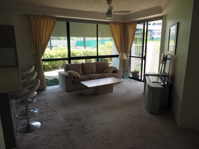 2/7 Oatland Esplanade, Runaway Bay QLD 4216