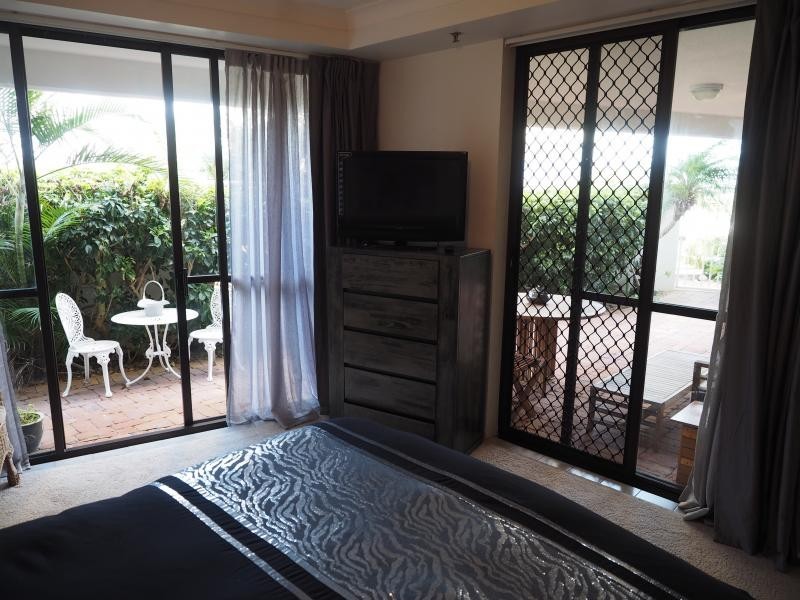 2/7 Oatland Esplanade, Runaway Bay QLD 4216