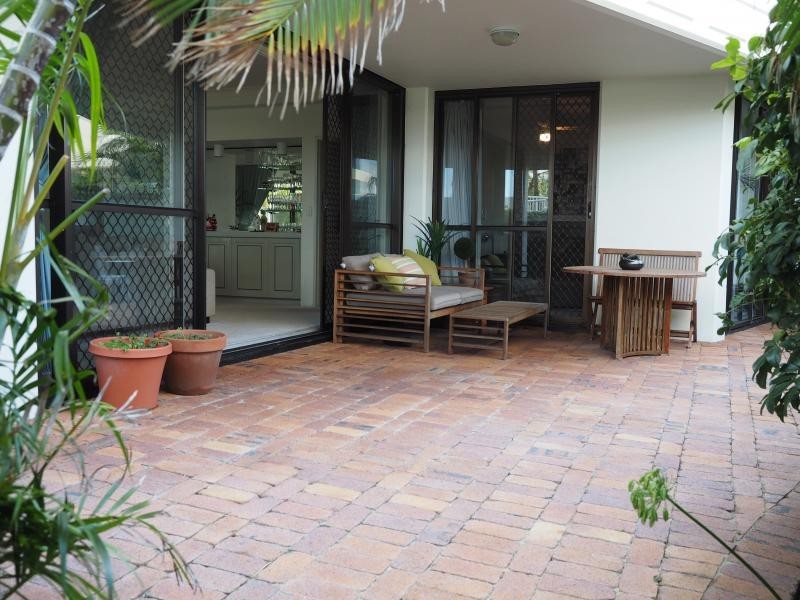 2/7 Oatland Esplanade, Runaway Bay QLD 4216