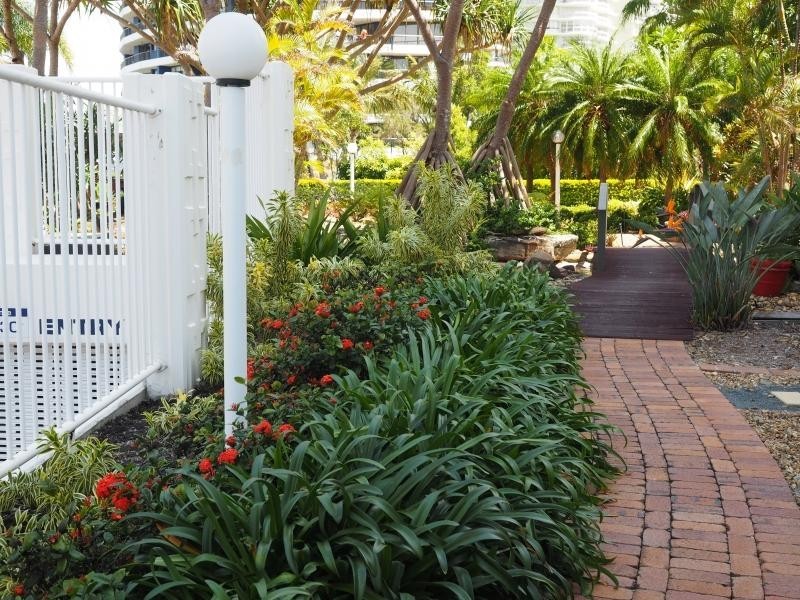 2/7 Oatland Esplanade, Runaway Bay QLD 4216