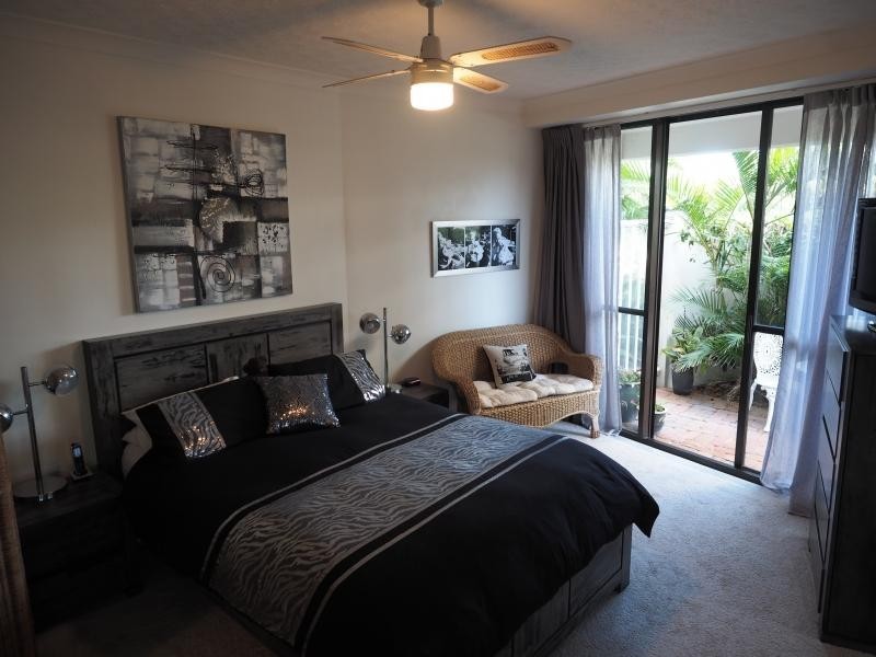 2/7 Oatland Esplanade, Runaway Bay QLD 4216