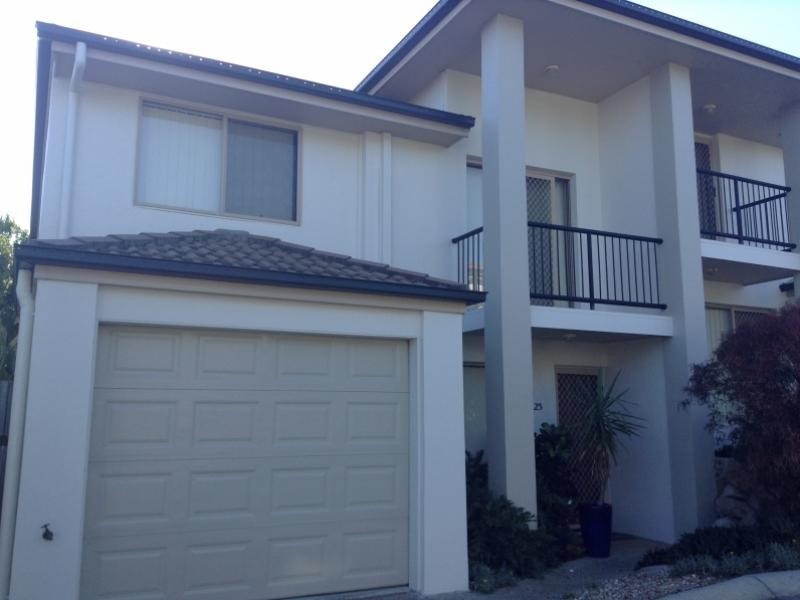 12 Suffolk Street, Wishart QLD 4122