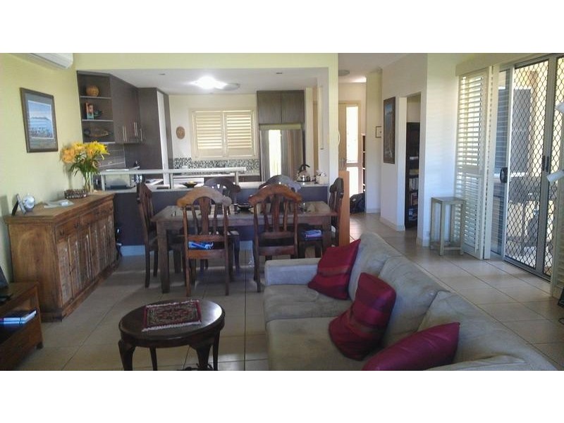 01/ 230 Pulgul St, Urangan QLD 4655