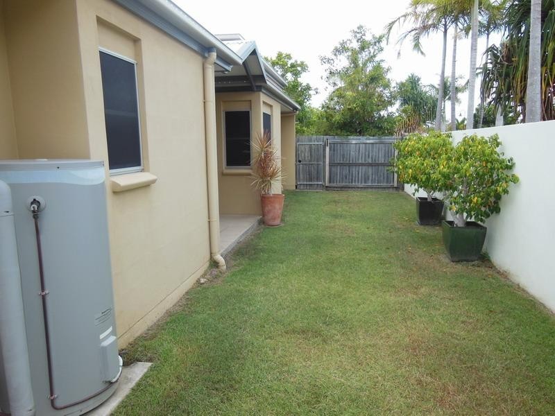 01/ 230 Pulgul St, Urangan QLD 4655