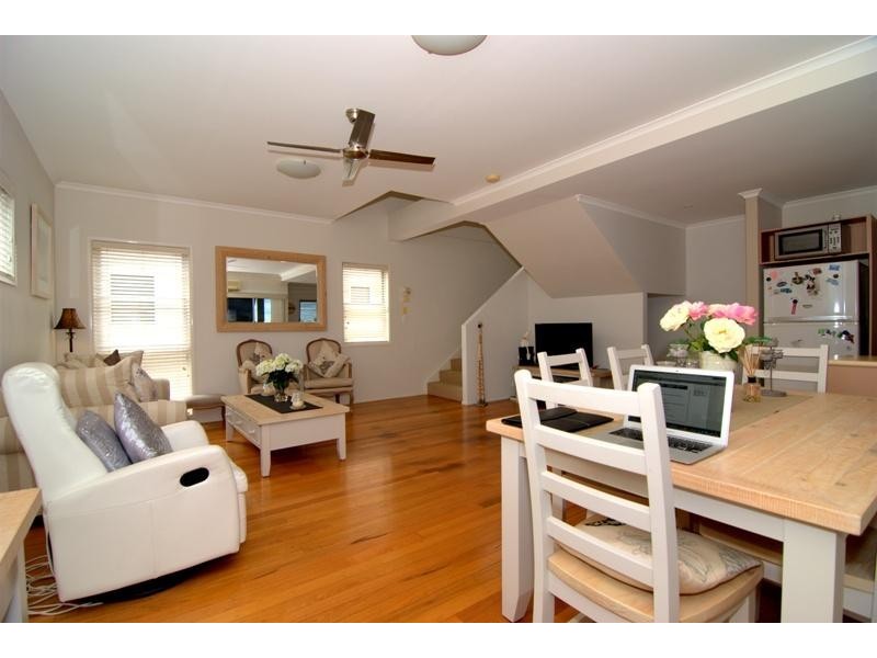 21 Hazelwood Street, Highgate Hill QLD 4101