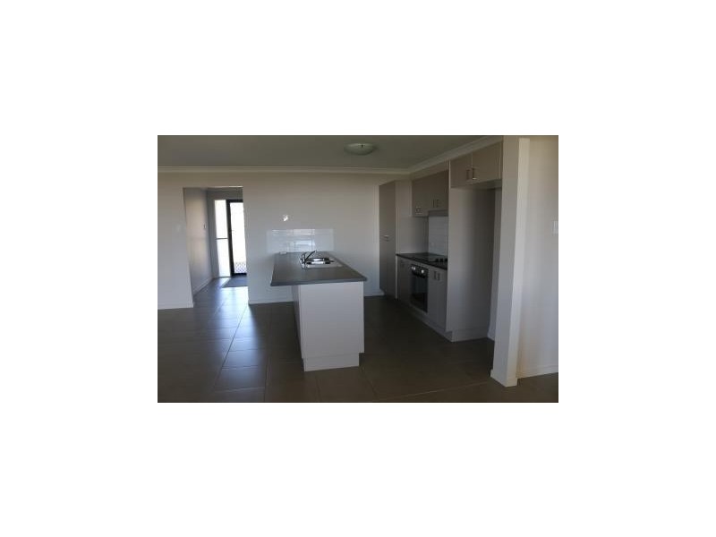 13 Mia Crt, Kawungan QLD 4655