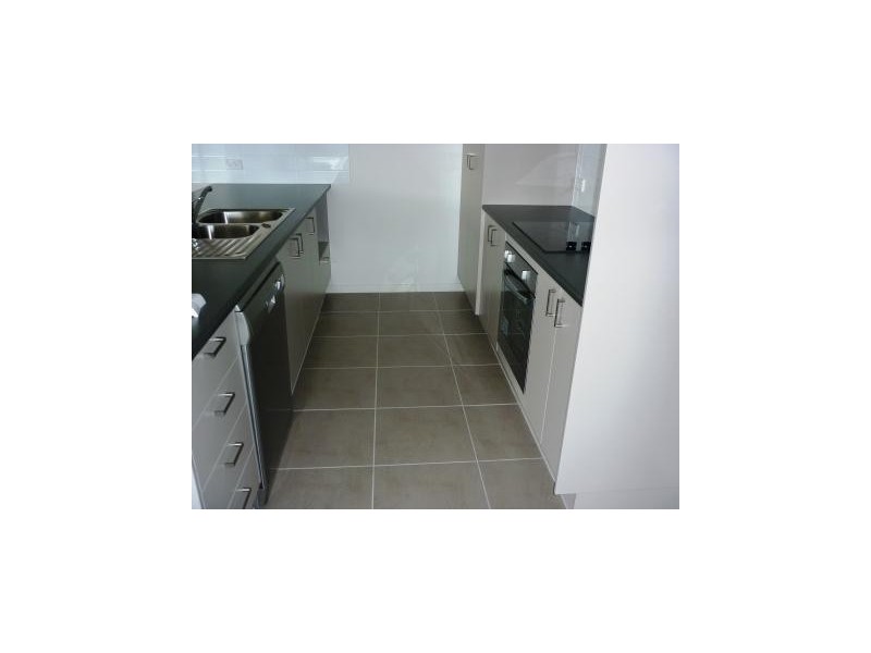 13 Mia Crt, Kawungan QLD 4655