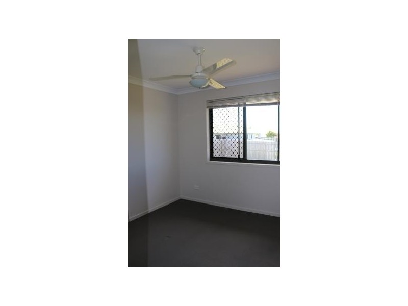 13 Mia Crt, Kawungan QLD 4655
