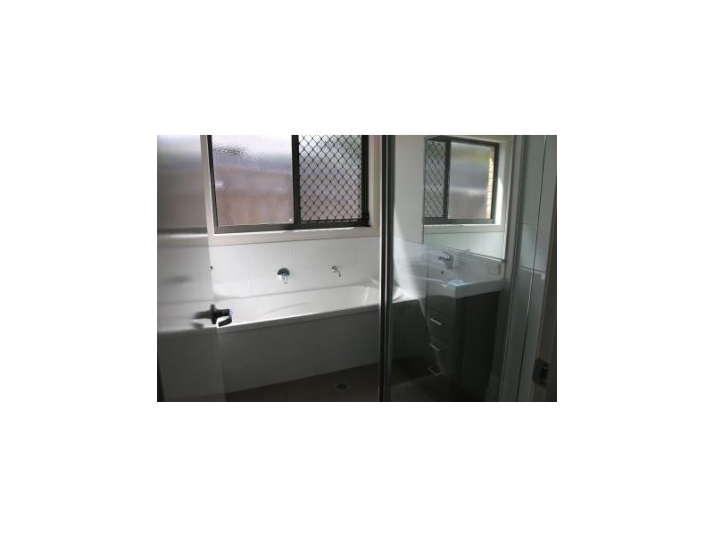 13 Mia Crt, Kawungan QLD 4655