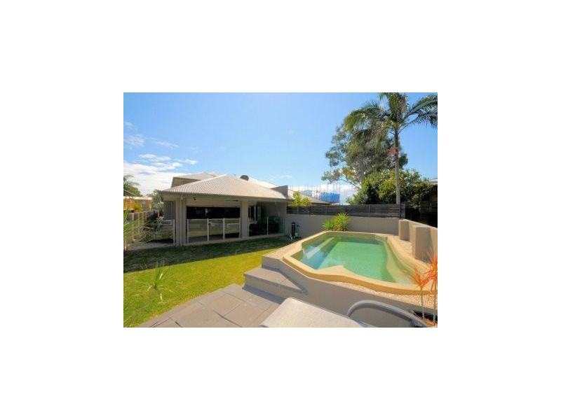 2/13 Cypress Street, Torquay QLD 4655
