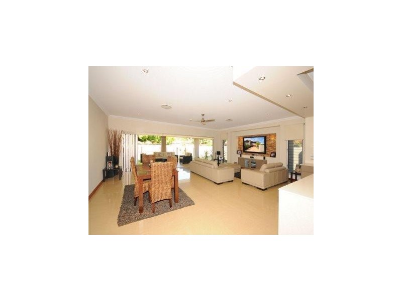 2/13 Cypress Street, Torquay QLD 4655