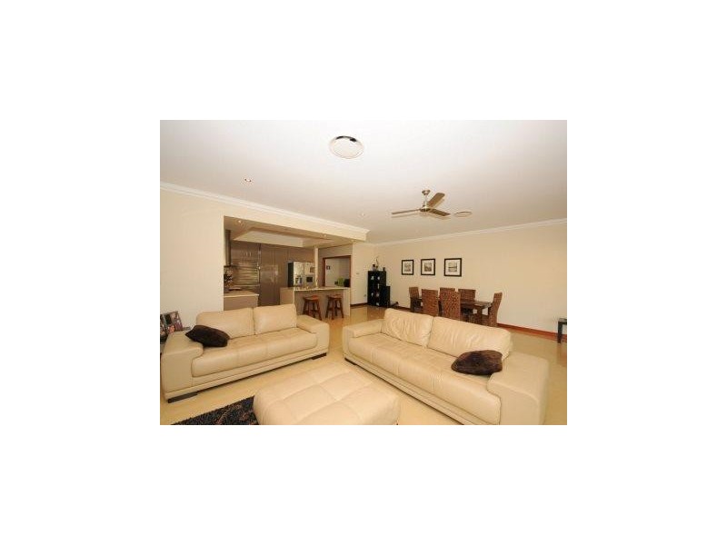 2/13 Cypress Street, Torquay QLD 4655