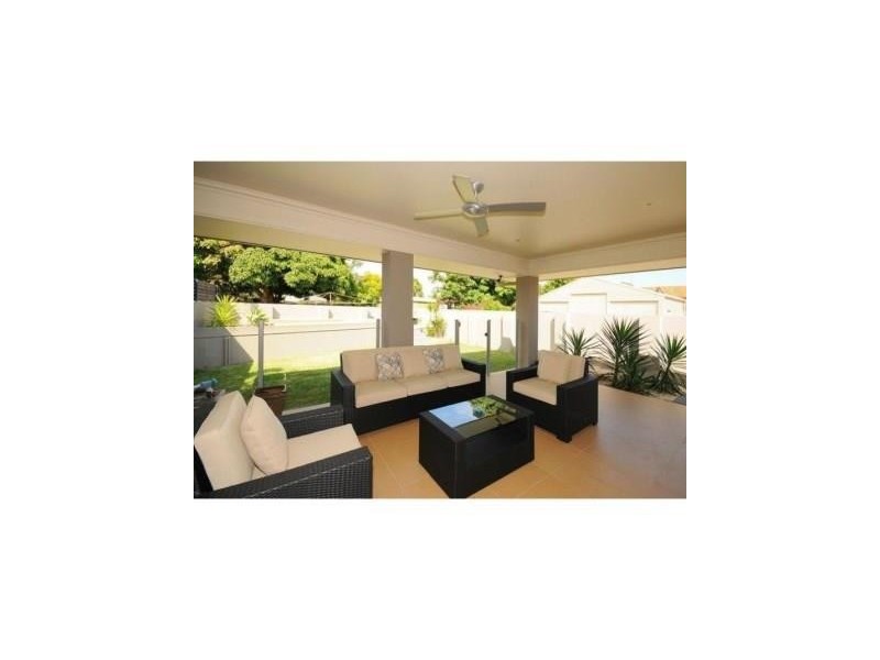 2/13 Cypress Street, Torquay QLD 4655