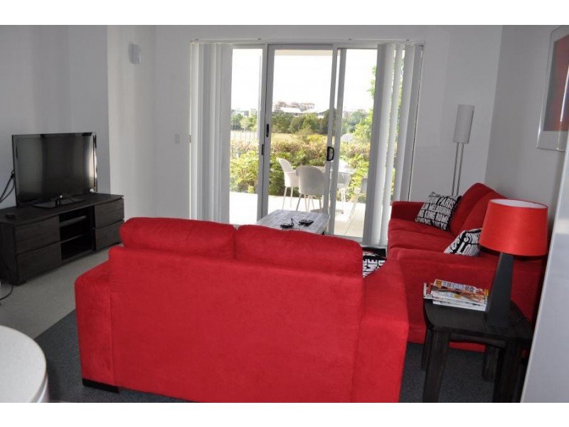 98 University Drive, Varsity Lakes QLD 4227