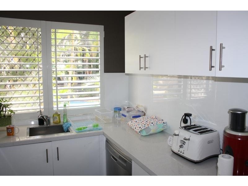 9/6 BAY VIEW STREET, Runaway Bay QLD 4216