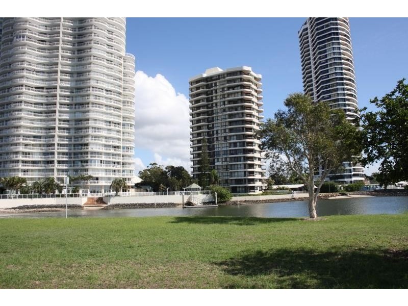 9/6 BAY VIEW STREET, Runaway Bay QLD 4216