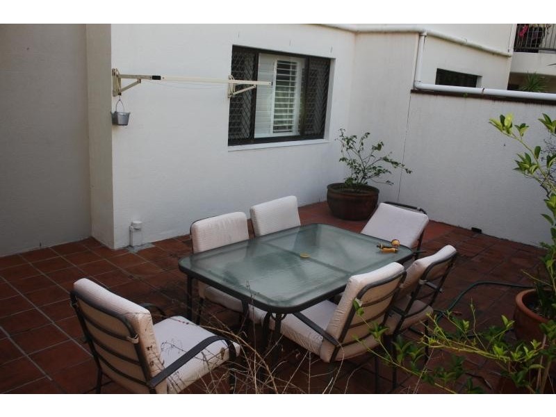 9/6 BAY VIEW STREET, Runaway Bay QLD 4216