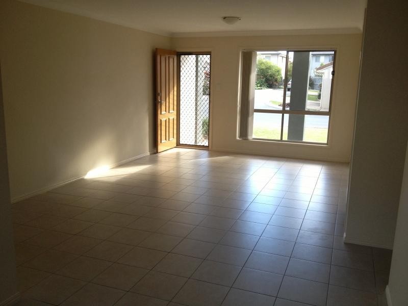 77 Johnston Street, Carina QLD 4152