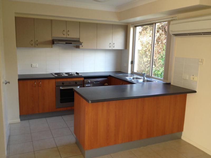 77 Johnston Street, Carina QLD 4152