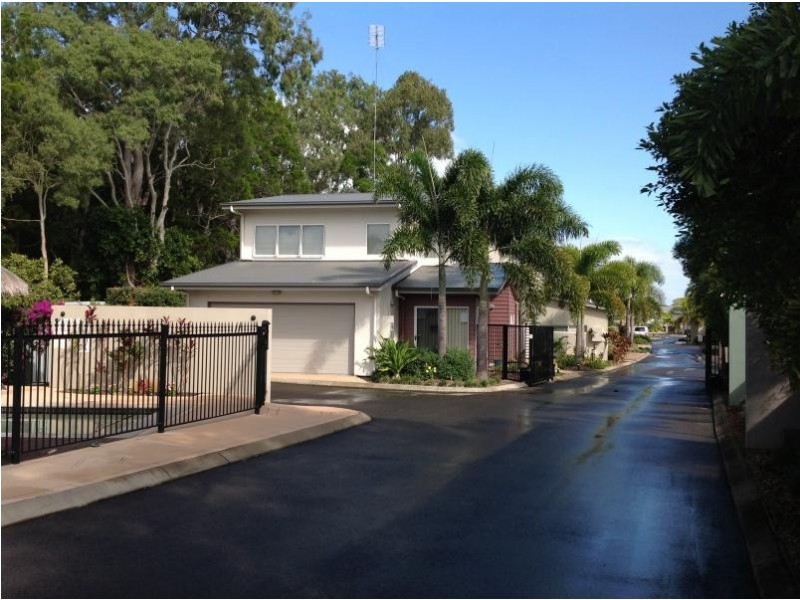 71 Elizabeth st, Urangan QLD 4655