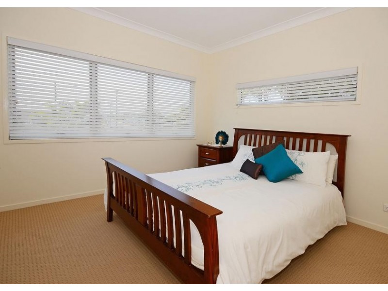 71 Elizabeth st, Urangan QLD 4655