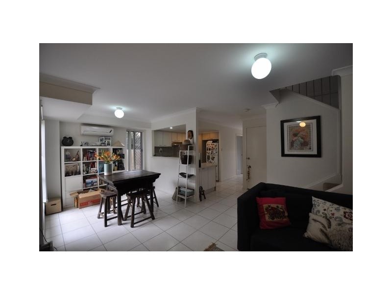 130 Jutland Street, Oxley QLD 4075