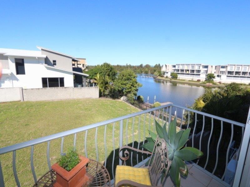 6/5056 Emerald Island Drive, Carrara QLD 4211