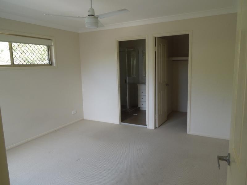 8 Johnston Street, Carina QLD 4152