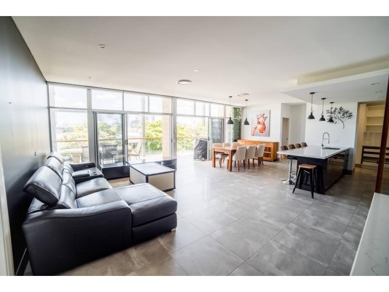 16/18 Addison Avenue, Bulimba QLD 4171