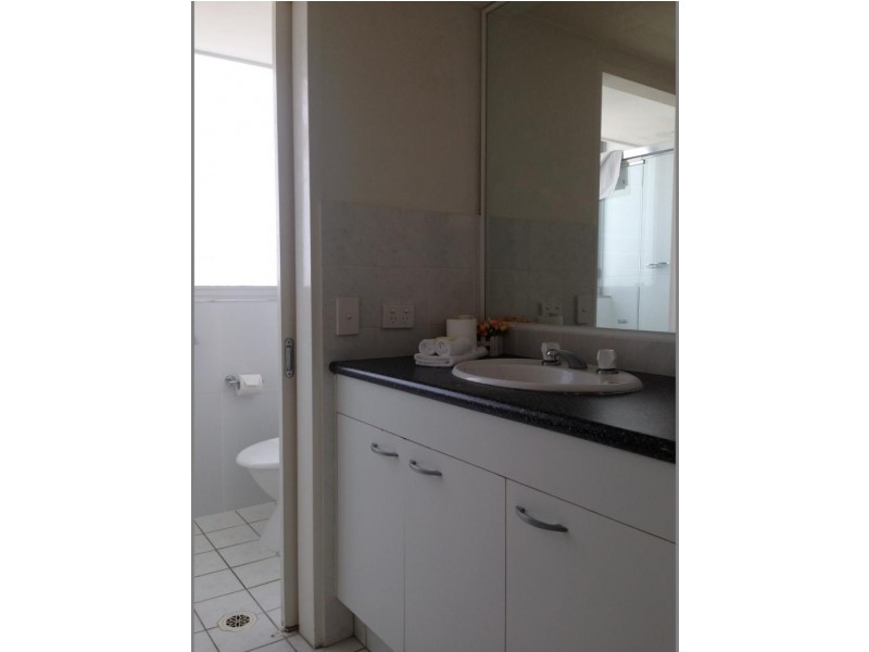 131/2 Ocean Ave, Surfers Paradise QLD 4217