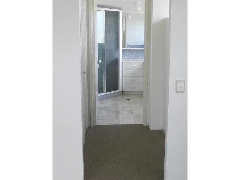 1 / 56 Hooker Blvd, Mermaid Waters QLD 4218