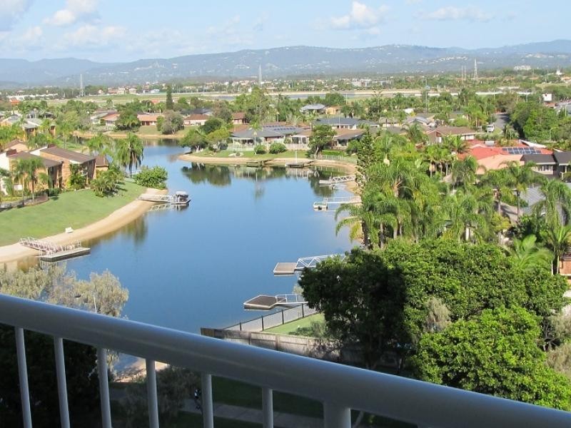 1 / 56 Hooker Blvd, Mermaid Waters QLD 4218