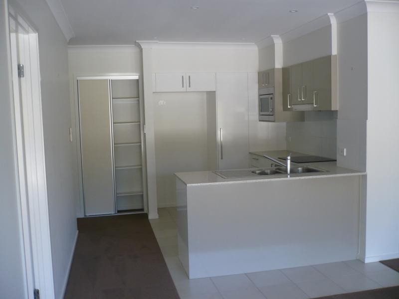 UNIT 37 / 28 CASTELLO CIRCUIT, Varsity Lakes QLD 4227