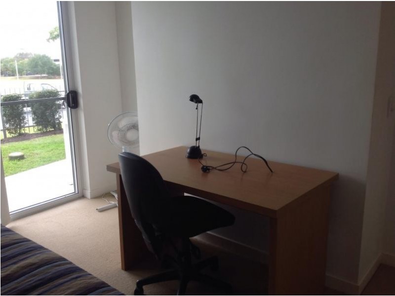 98 University Drive, Varsity Lakes QLD 4227