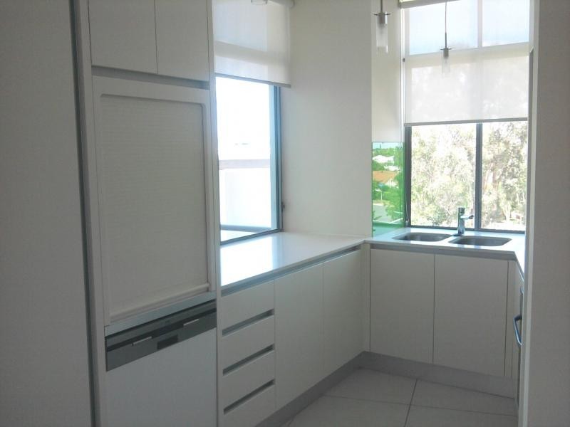 13A 28 Bayview Street, Runaway Bay QLD 4216