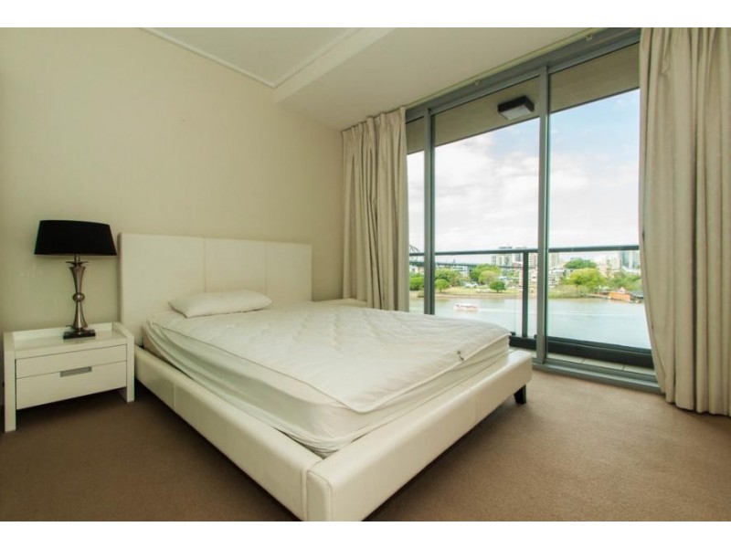 30 Macrossan Street, Brisbane QLD 4000