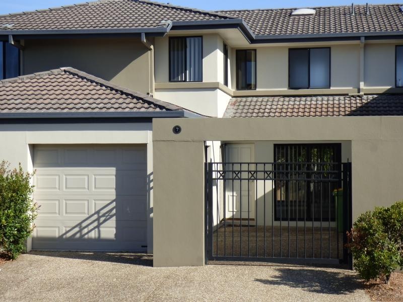 23/2 Tuition Street, Upper Coomera QLD 4209