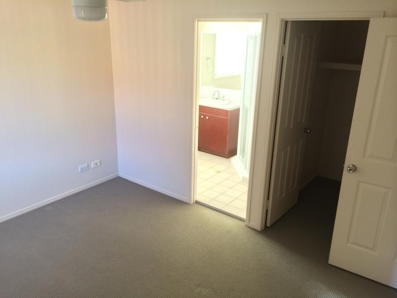 42 Johnston Street, Carina QLD 4152