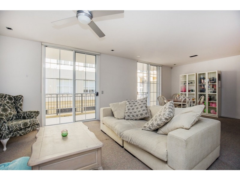 2023 / 3029 The Boulevard, Carrara QLD 4211