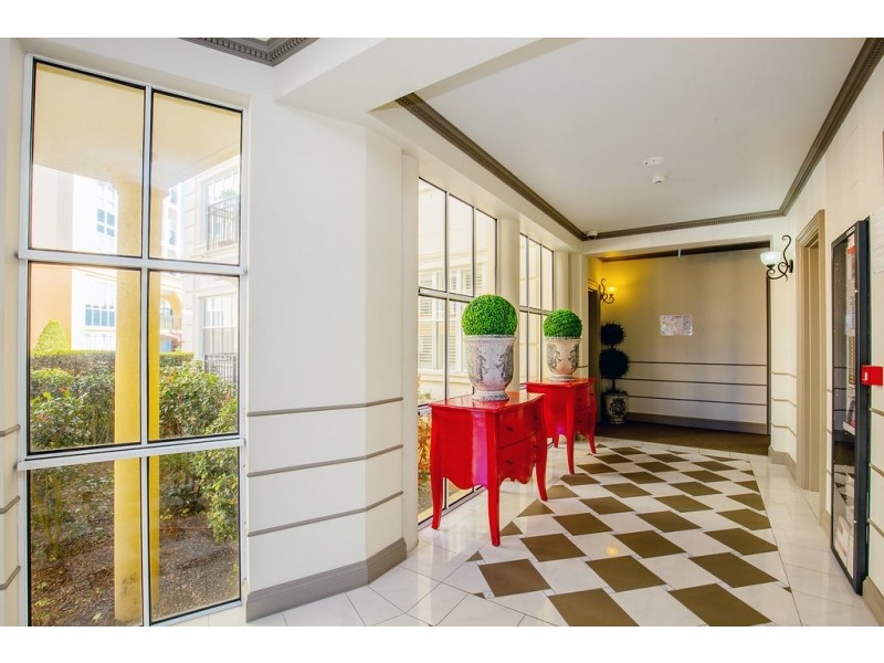 2023 / 3029 The Boulevard, Carrara QLD 4211