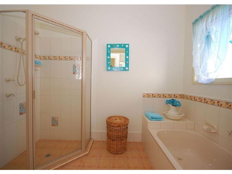 9 Cove Boulevard, River Heads QLD 4655