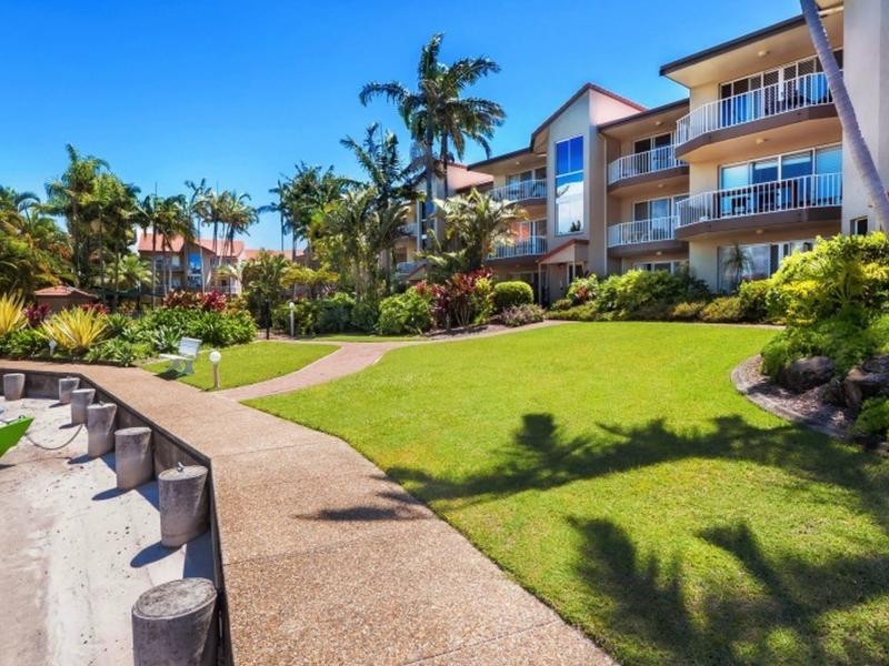 22 Jeniffer Ave, Runaway Bay QLD 4216