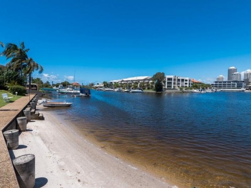 22 Jeniffer Ave, Runaway Bay QLD 4216