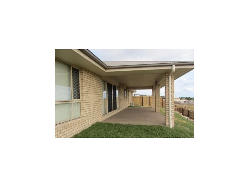 16 Mia Crt, Kawungan QLD 4655