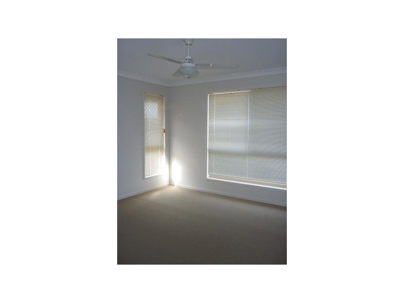 16 Mia Crt, Kawungan QLD 4655