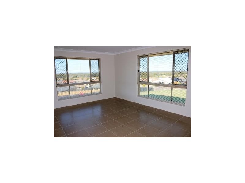 16 Mia Crt, Kawungan QLD 4655