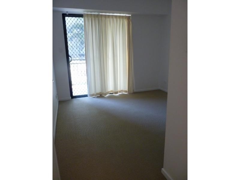 1 / 6-24 Henry Street, West End QLD 4810