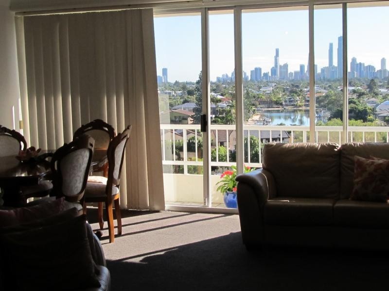 1 / 56 Hooker Blvd, Mermaid Waters QLD 4218